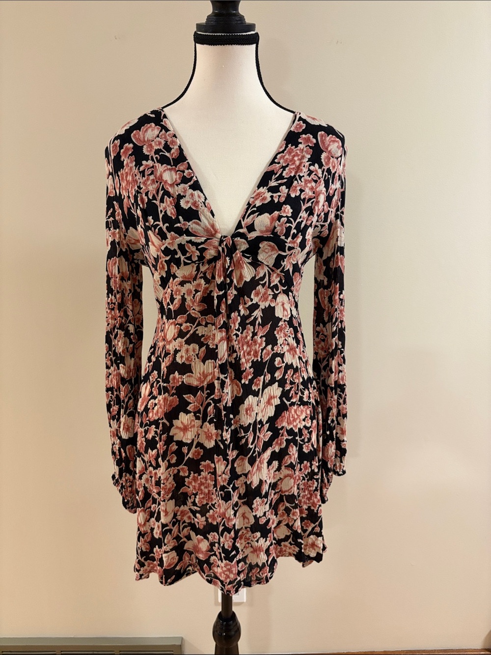 Floral Long-Sleeve V-Neck Dress - Black & Pink